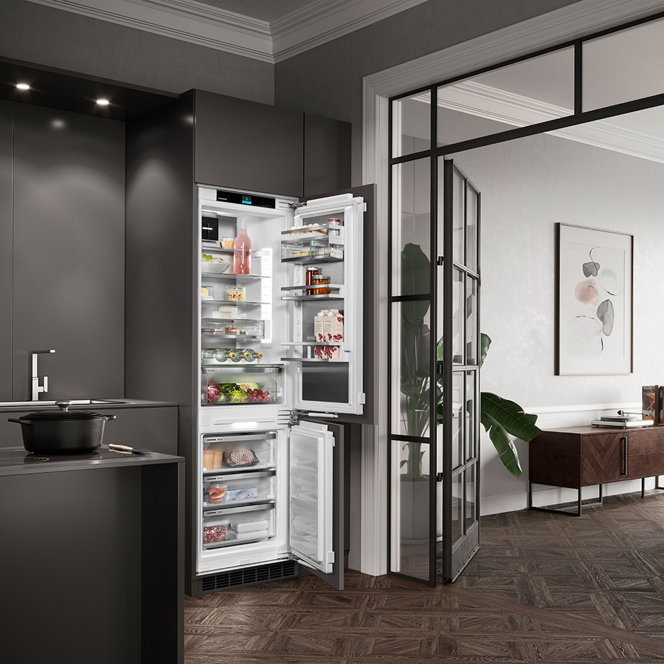 INTEGRATED 'PEAK' FRIDGE/FREEZER